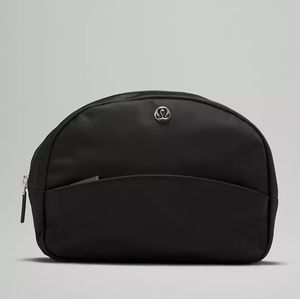 NWOT Go Getter Pouch Black